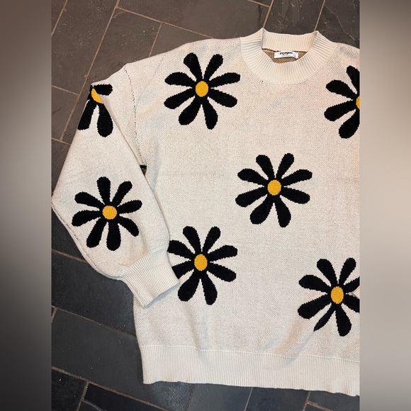 Zeagoo cream black flower sweater size XL - Picture 3 of 4